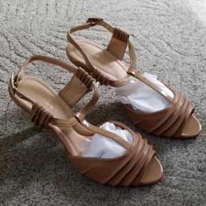 Tan 3 Inch dress heels. 8.5WW.